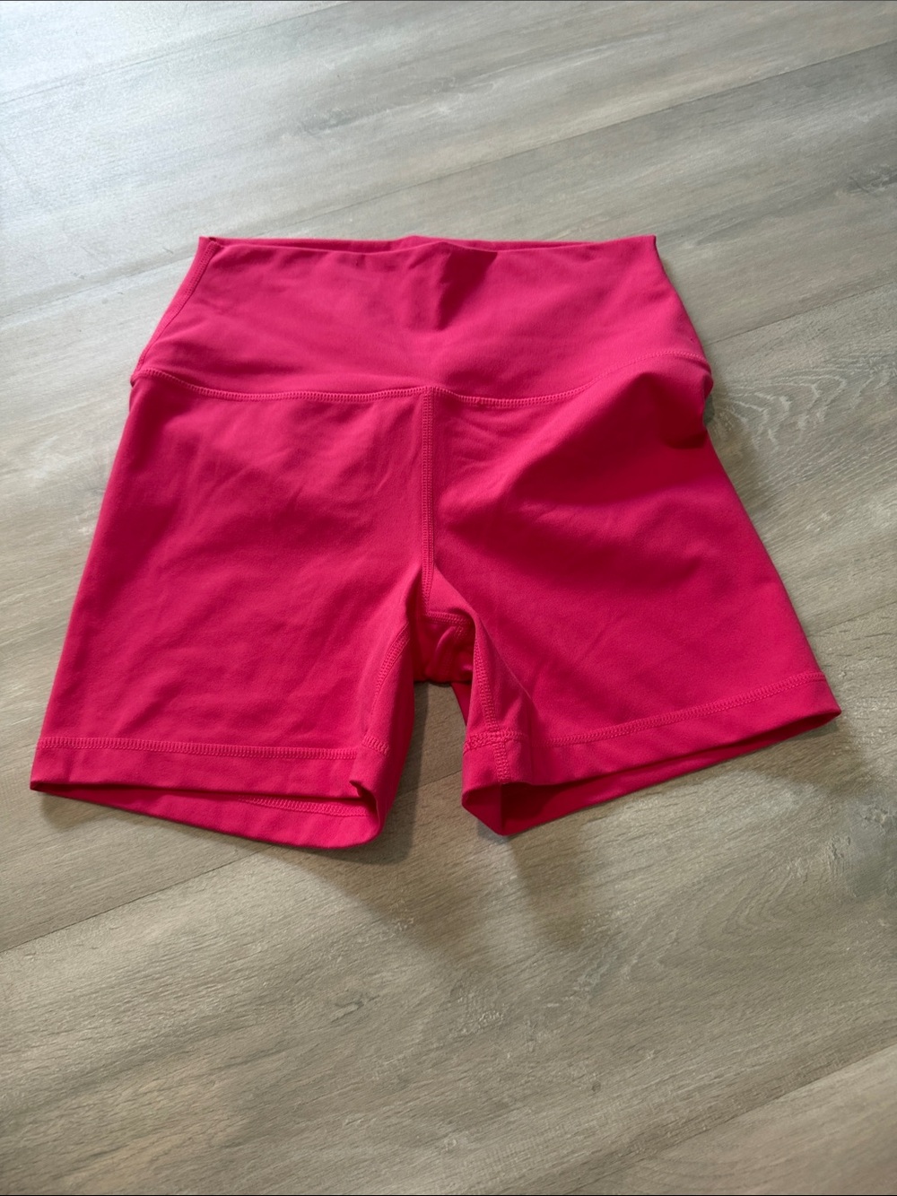Yogalicious lux booty boost 5” shorts size medium
